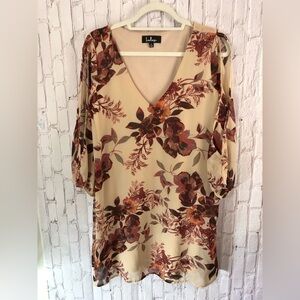 Lulus shifting Dears beige floral slit sleeve dress size medium